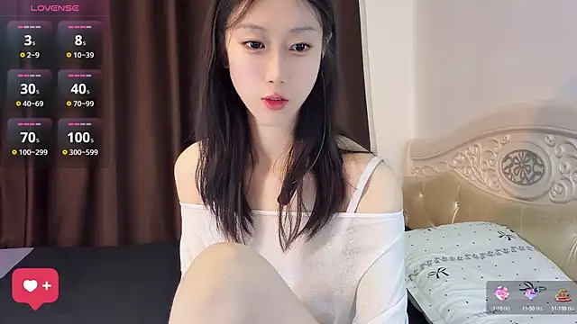 Snapshot of Queenbb88 chatting on July 17, 2026, 11:39 am Queenbb88 online show from July 17, 2026, 11:39 am