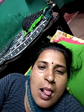 Snapshot of Reena_lodha chatting on May 1, 2026, 3:38 pm Reena lodha online show from May 1, 2026, 3:38 pm