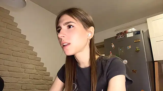 ElsieKuhlmann online show from March 1, 2026, 8:11 pm