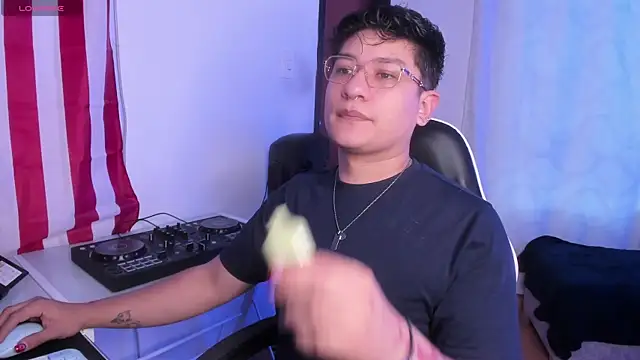 Theo Rowan online show from April 17, 2026, 11:46 am