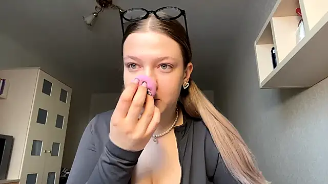 Snapshot of JammieMickiewicz chatting on March 6, 2026, 6:10 am JammieMickiewicz online show from March 6, 2026, 6:10 am