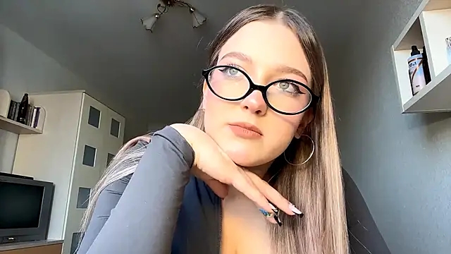 Snapshot of JammieMickiewicz chatting on March 8, 2026, 2:10 pm JammieMickiewicz online show from March 8, 2026, 2:10 pm