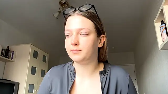 Snapshot of JammieMickiewicz chatting on March 9, 2026, 7:01 am JammieMickiewicz online show from March 9, 2026, 7:01 am