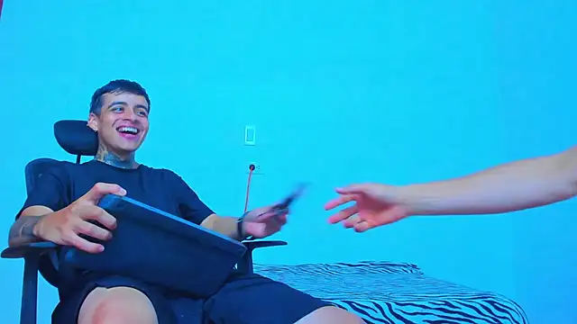 Thomas-Wil online show from April 26, 2026, 7:00 pm