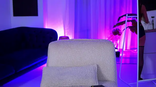 Snapshot of Arabian_Rose chatting on May 3, 2026, 7:42 pm Arabian Rose online show from May 3, 2026, 7:42 pm