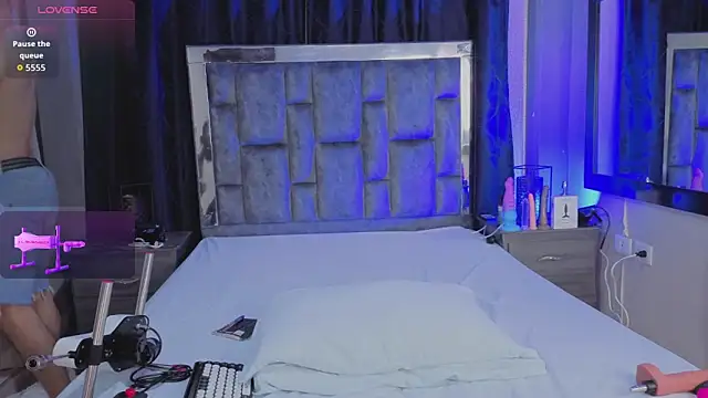 LeoMonnroe online show from April 4, 2026, 5:10 pm