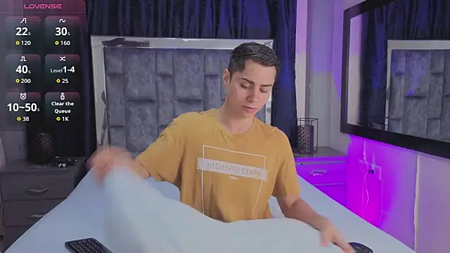 LeoMonnroe online show from April 16, 2026, 7:03 pm