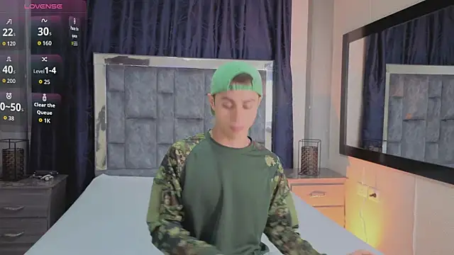 LeoMonnroe online show from April 20, 2026, 7:04 pm