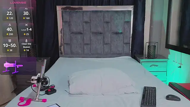 LeoMonnroe online show from April 21, 2026, 7:17 pm