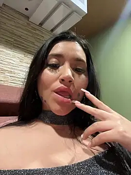 Veronica Wins  online show from April 21, 2026, 1:42 am