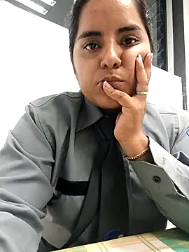 Isabel 3 online show from February 10, 2026, 1:32 am