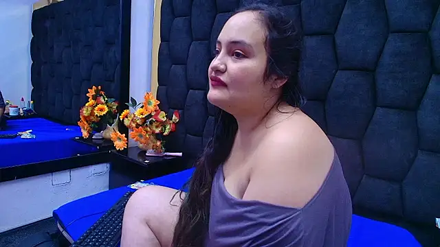 MiaRouss69 online show from January 13, 2026, 2:11 pm