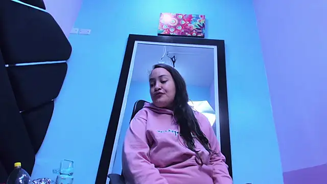 MiaRouss69 online show from April 19, 2026, 11:40 pm
