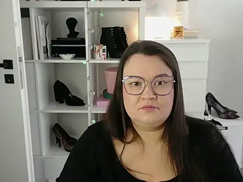 HollyDanceSoul online show from March 6, 2026, 2:13 pm