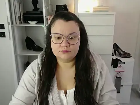 HollyDanceSoul online show from March 9, 2026, 7:23 am