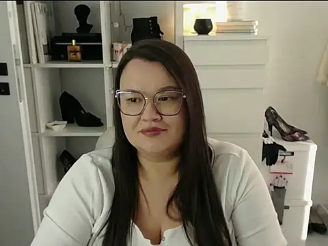 HollyDanceSoul online show from March 12, 2026, 3:40 pm