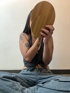 Abriil cutee online show from April 11, 2026, 2:21 pm