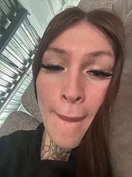 lizz lunna online show from April 21, 2026, 3:39 pm