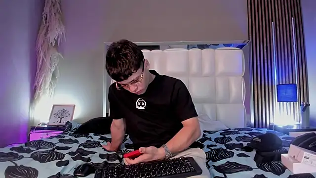 Roger And Ramona online show from April 19, 2026, 12:48 pm