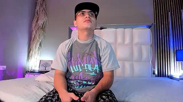 Roger And Ramona online show from April 21, 2026, 12:22 pm