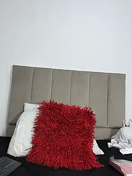 LeslyCooper1 online show from February 13, 2026, 7:10 pm