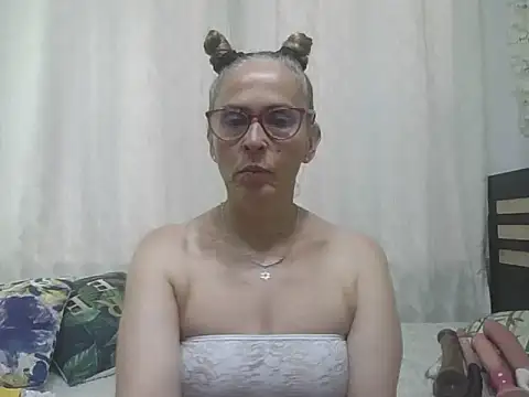 ZAMY1 online show from April 18, 2026, 10:10 pm