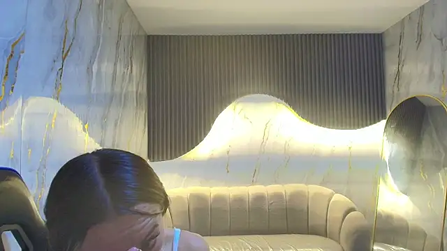 katalina r  online show from April 15, 2026, 7:58 pm