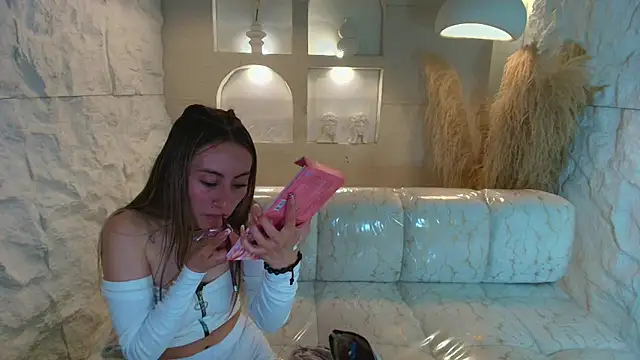 Snapshot of katalina_r_ chatting on May 23, 2026, 8:24 pm katalina r online show from May 23, 2026, 8:24 pm