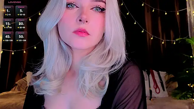 Snapshot of ShyniAlice chatting on May 6, 2026, 3:35 am ShyniAlice online show from May 6, 2026, 3:35 am