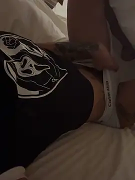 Angelasantini0 online show from April 18, 2026, 9:57 am