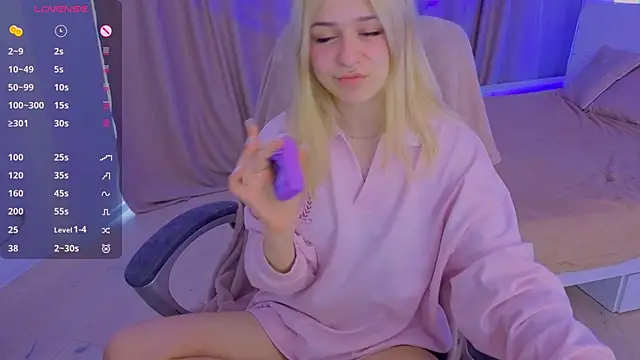 ApheliaStar online show from April 20, 2026, 2:31 pm