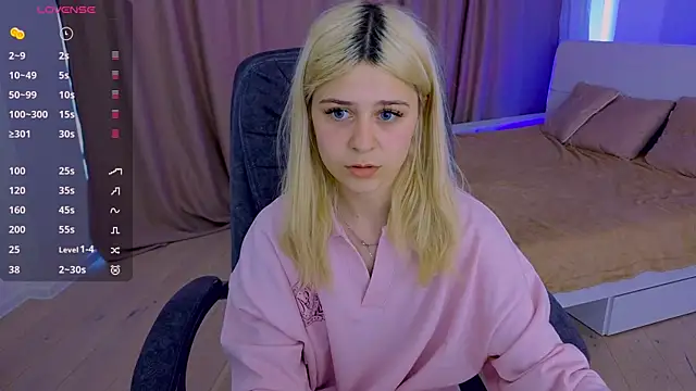 ApheliaStar online show from April 21, 2026, 3:28 pm