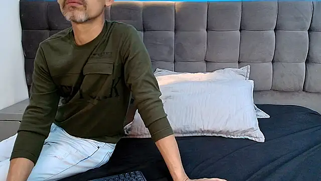 Oswalldo   online show from April 7, 2026, 11:43 am