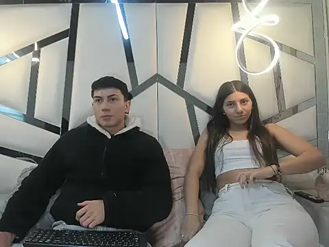 ScarlettAndLucas online show from March 4, 2026, 12:22 pm