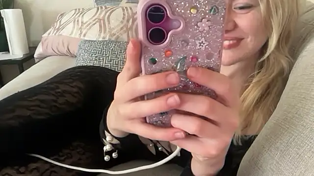 blondebunny999 999 online show from February 4, 2026, 6:03 pm