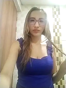 chloe bitelly  online show from April 11, 2026, 10:47 pm