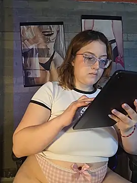 Mia Franklyn online show from February 3, 2026, 11:43 pm