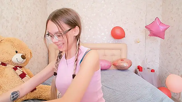 LolliStrawberry online show from March 13, 2026, 7:04 am