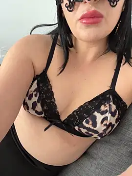 melissiaayzem online show from April 16, 2026, 8:26 am