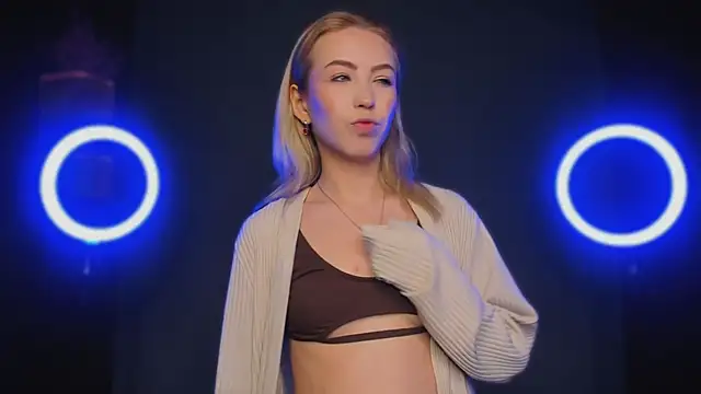 Snapshot of Moon_Silk chatting on January 14, 2026, 6:19 am Moon Silk online show from January 14, 2026, 6:19 am