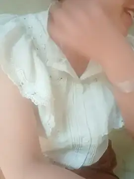 jjennyyy online show from April 22, 2026, 7:22 am