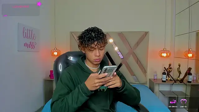 Anyelo Twink online show from June 24, 2026, 4:11 am