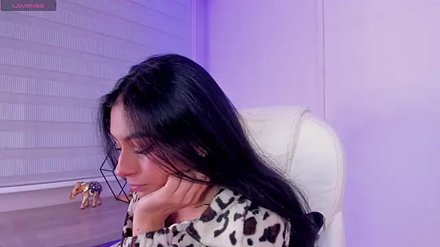 lilith petit  online show from April 21, 2026, 1:28 pm