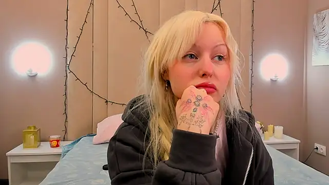 AdeleSilvy online show from April 20, 2026, 1:52 am