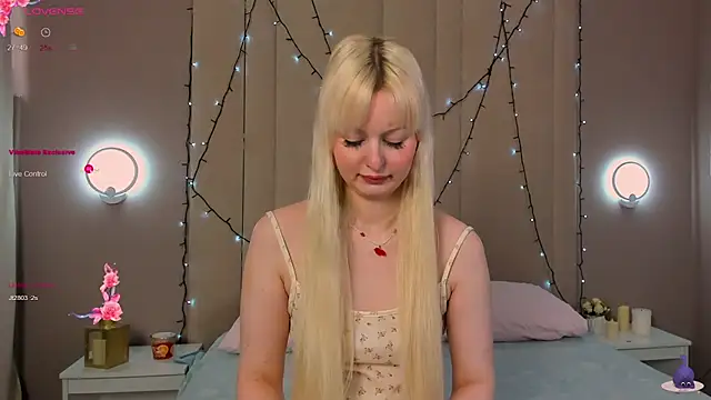 Snapshot of AdeleSilvy chatting on May 6, 2026, 1:36 am AdeleSilvy online show from May 6, 2026, 1:36 am
