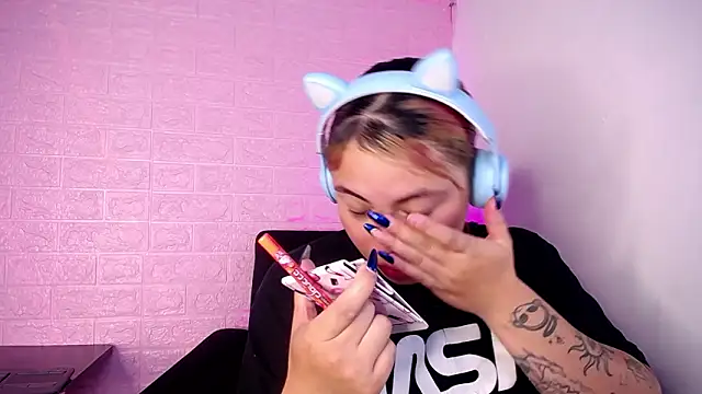 Dominic Queen1126 online show from February 5, 2026, 11:37 am