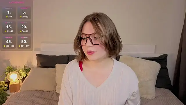 Snapshot of Next2Marie chatting on April 25, 2026, 5:21 am Next2Marie online show from April 25, 2026, 5:21 am