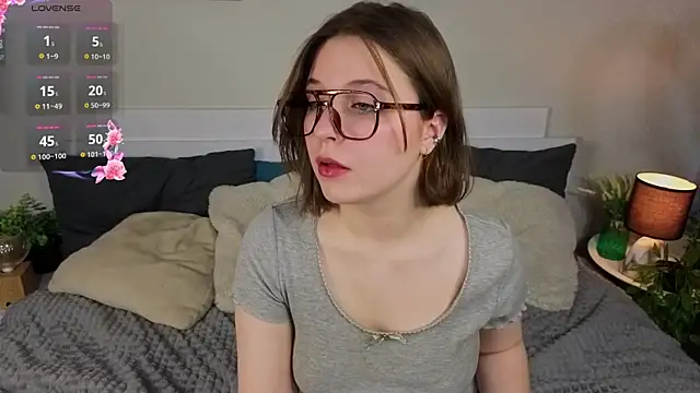 Snapshot of Next2Marie chatting on May 27, 2026, 6:32 am Next2Marie online show from May 27, 2026, 6:32 am