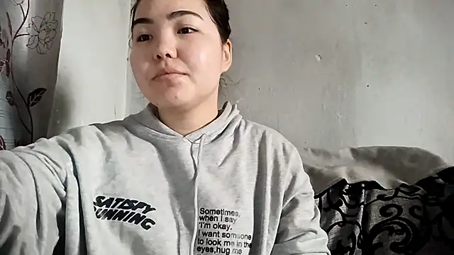 Snapshot of MollyAsian chatting on February 3, 2026, 4:21 am MollyAsian online show from February 3, 2026, 4:21 am