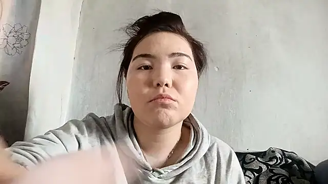 Snapshot of MollyAsian chatting on February 14, 2026, 6:10 am MollyAsian online show from February 14, 2026, 6:10 am